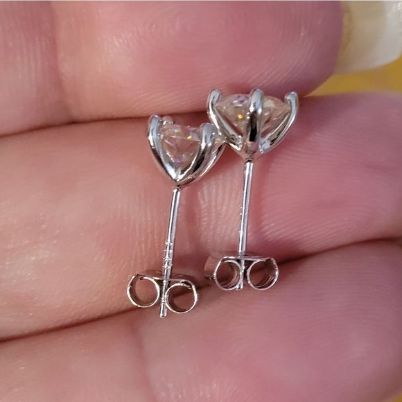 1.6cw 3cttw Certified vvs1 color D 6mm Round moissonite diamond studs - Picture 2 of 16